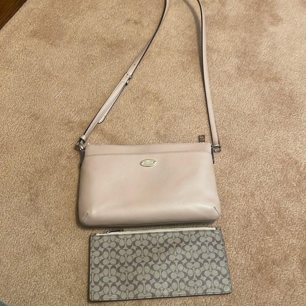 Coach cross body purse with inside pouch